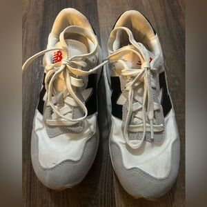New Balance White, Black & Gray low top Retro Athletic Sneakers youth size 3.5